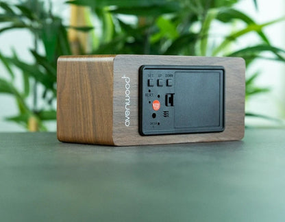 Avenwood Nussbaum Holz Wecker Mit Qi Charging (10W)